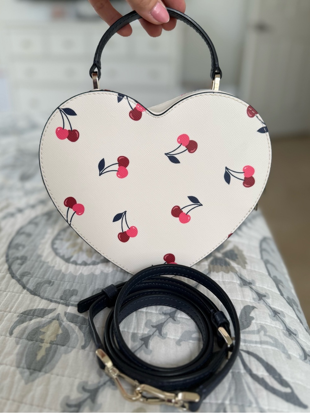 AUTHENTIC Kate Spade Love Shack Cherry Heart Crossbody WHITE Pink - Picture 4 of 7
